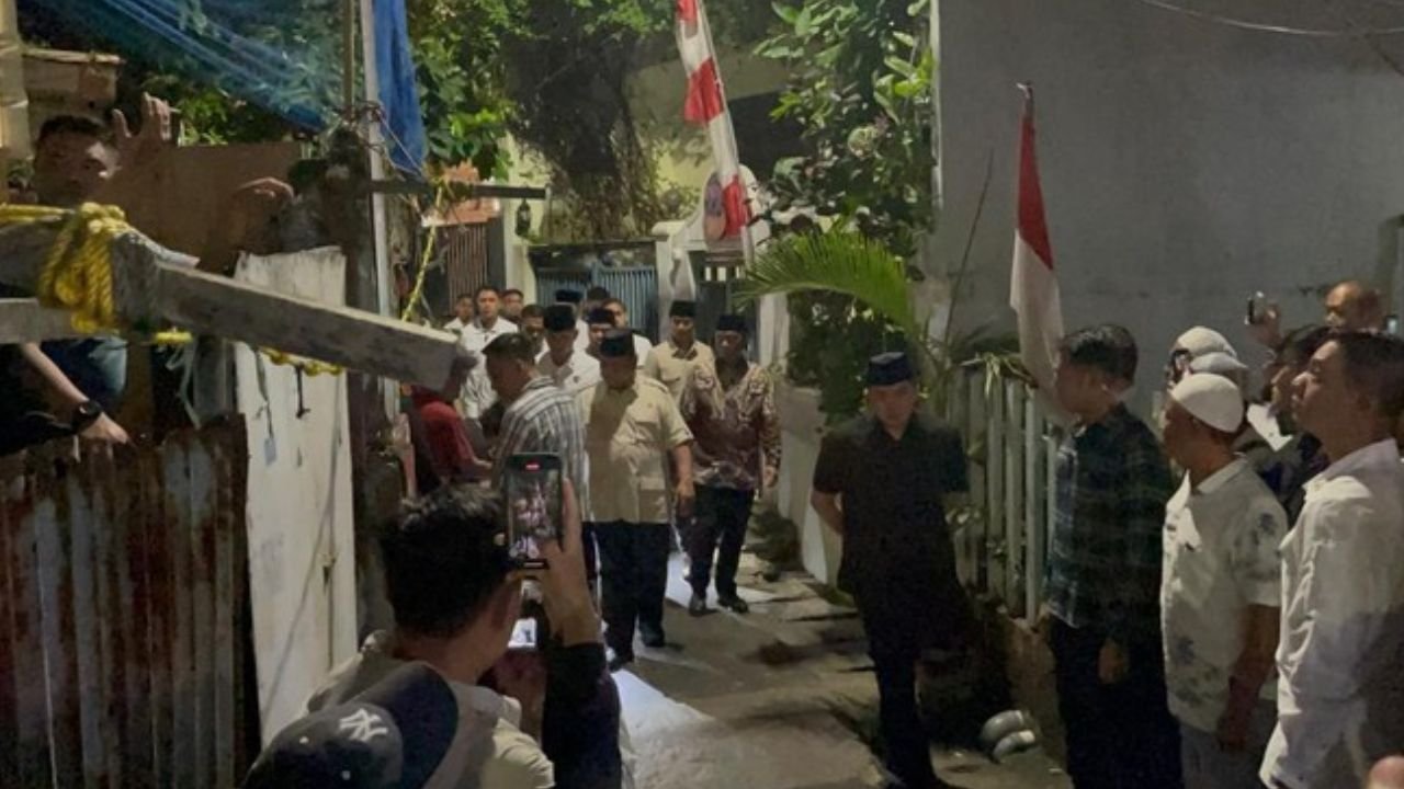 Presiden Prabowo Melayat ke Rumah Duka Pengemudi Ojol Korban Rantis Brimob