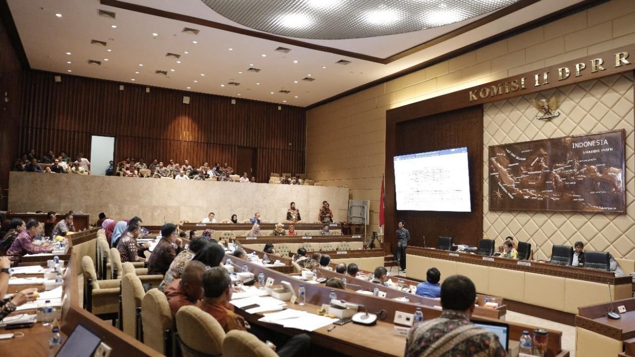 Komisi II DPR  Siap Bahas Revisi UU Pemilu dengan Syarat Pemerintah Mendukung