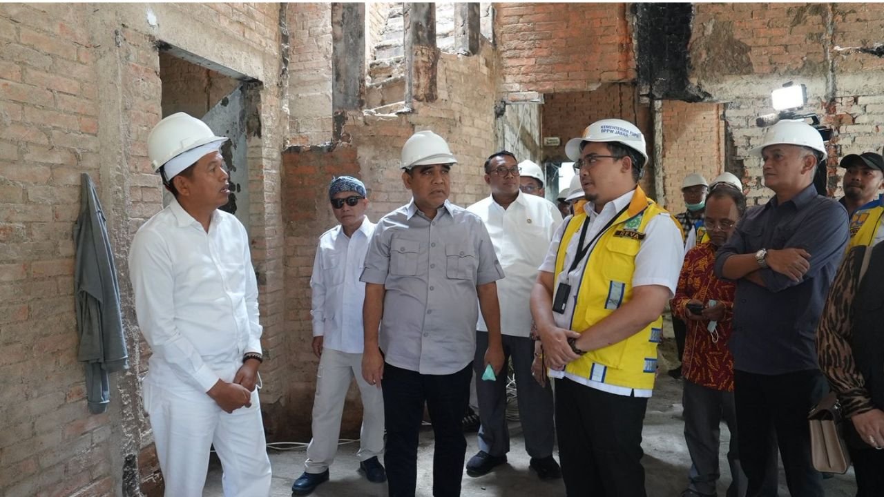 Ketua MPR dan Gubernur Jabar Tinjau Renovasi Mess MPR yang Dibakar Masa Demo