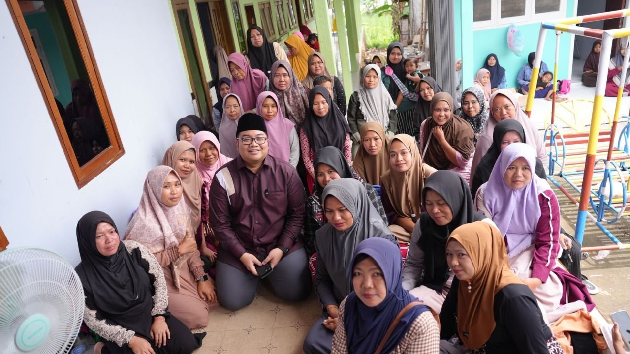 Langkah Nyata untuk SDM Unggul: Kawendra Lukistian Dukung Sekolah di Lumajang dengan Fasilitas Digital