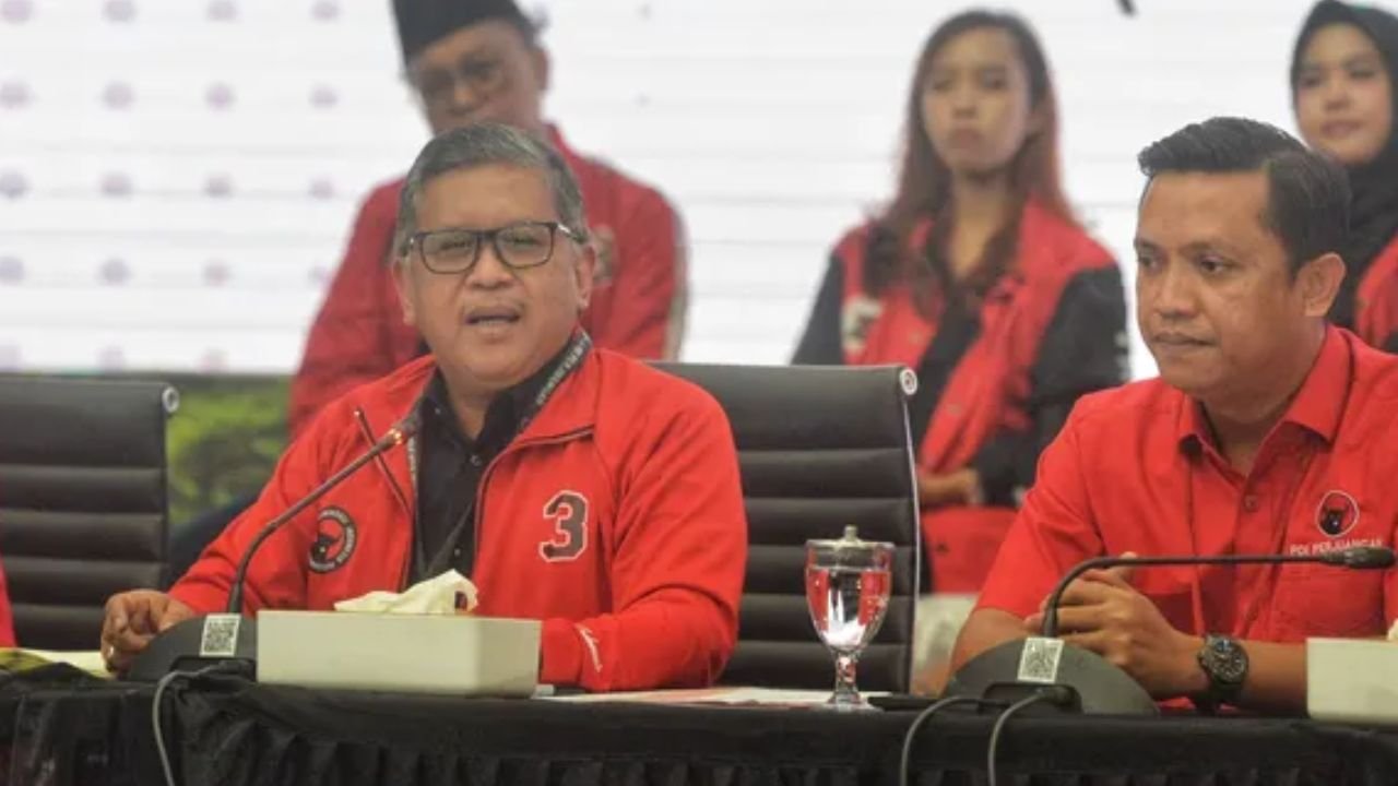 Hasto: PDIP Telah Tiga Kali Ingatkan Jokowi Soal Kereta Cepat Whoosh