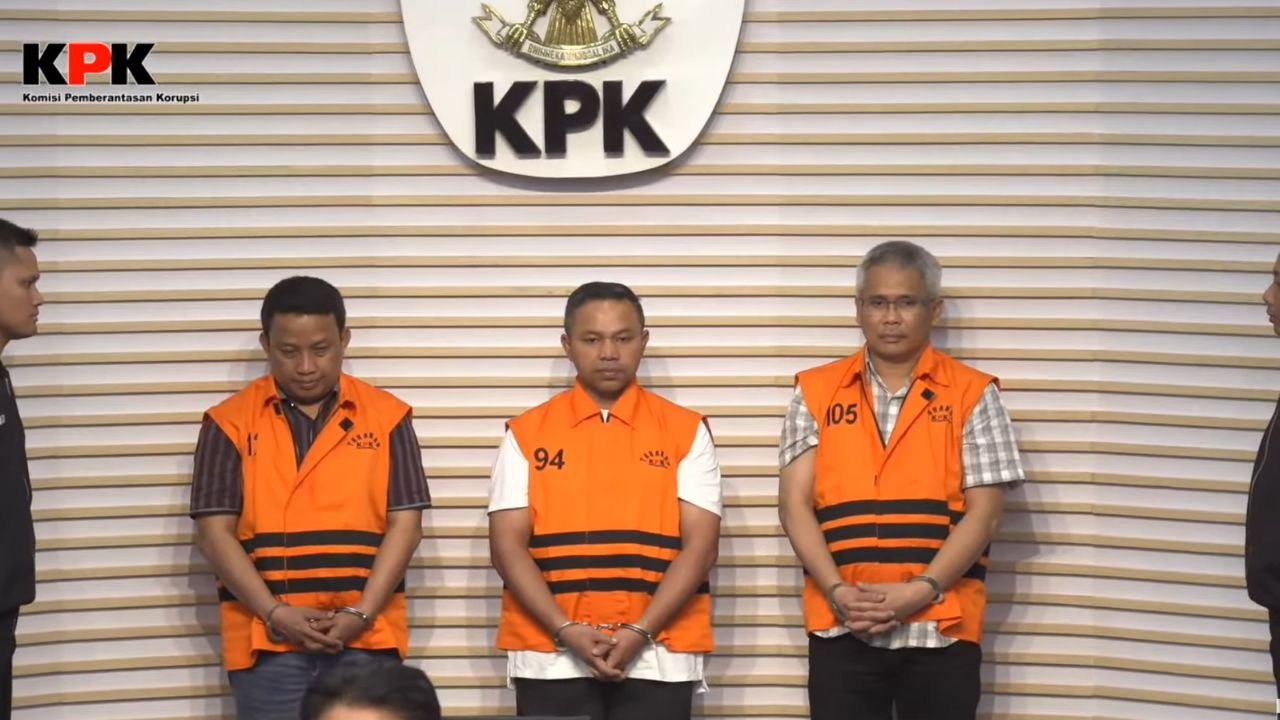 KPK Resmi Tetapkan Gubernur Riau dan Dua Pejabat Lainnya sebagai Tersangka Pemerasan