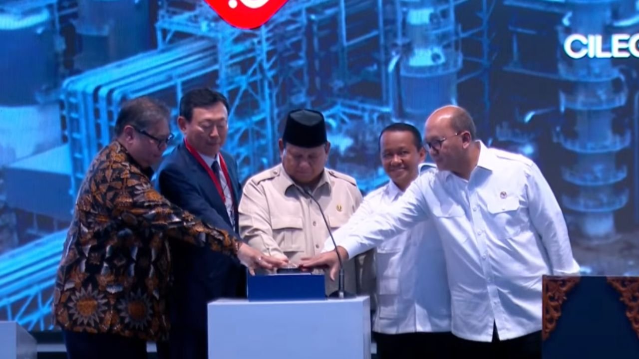 Prabowo Resmikan Pabrik Petrokimia Terbesar Asia Tenggara di Cilegon