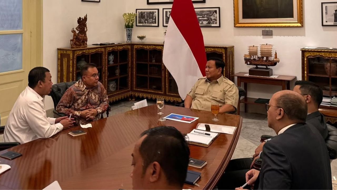 Prabowo Gelar Rapat dengan Dasco dan Menkeu Bahas Stabilitas Politik hingga Investasi