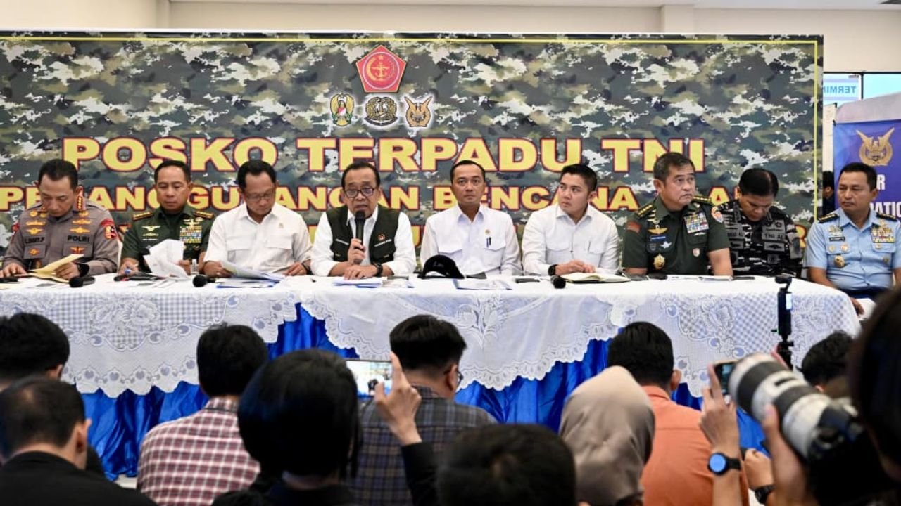 TNI-Polri Kerahkan Armada Darat, Laut, dan Udara Percepat Penanganan Bencana di Sumatra