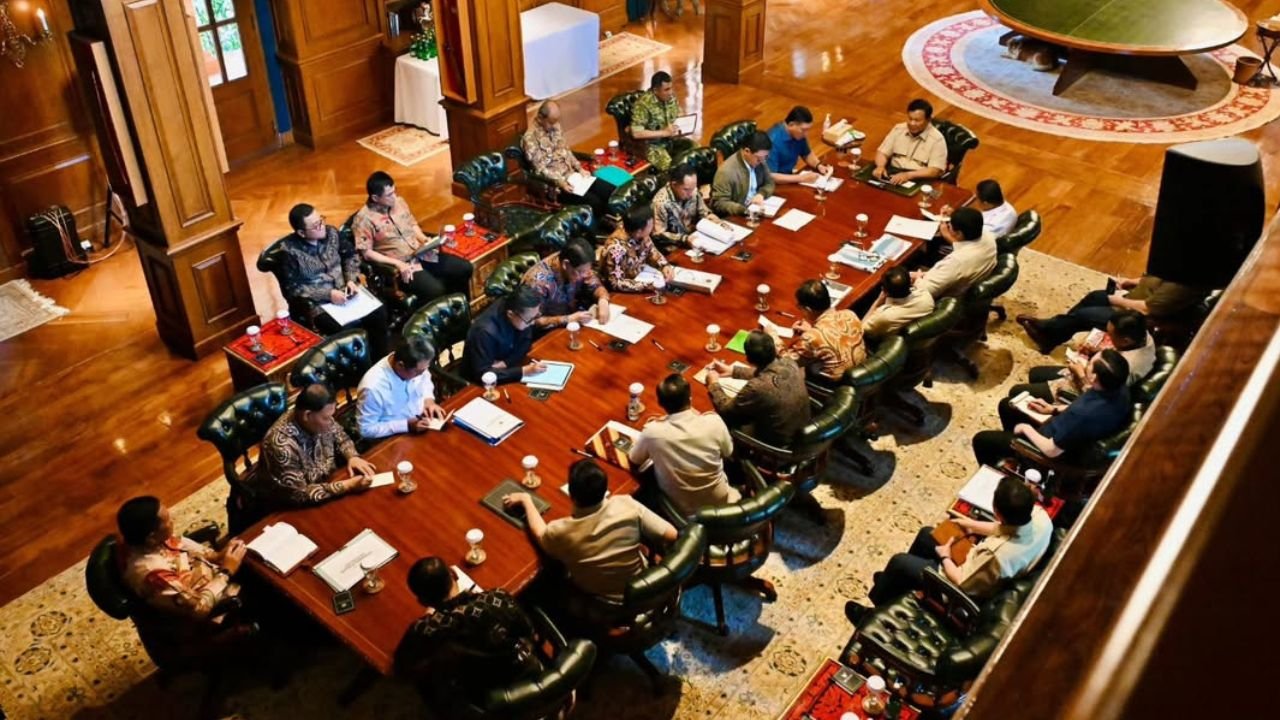 Prabowo Instruksikan Pemenuhan Kebutuhan Air Bersih dan Toilet untuk Pengungsi Bencana Sumatera