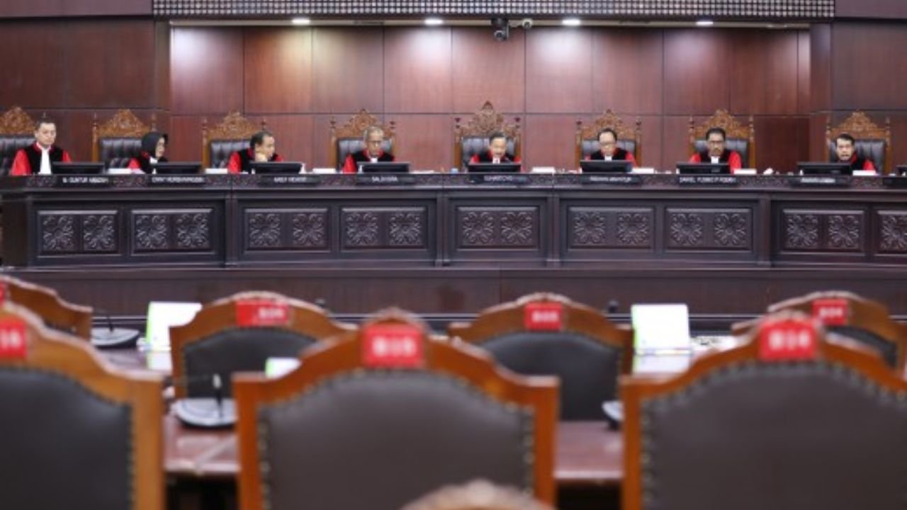 Guru Surabaya Gugat UU Sisdiknas, Desak Pendidikan Lingkungan Hidup Jadi Mata Pelajaran Wajib