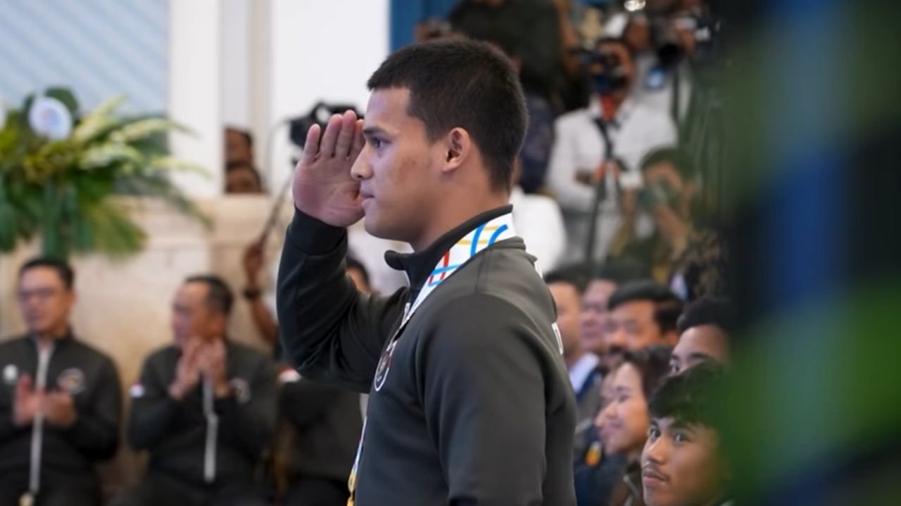 Pecahkan Rekor Dunia di SEA Games, Lifter Rizki Juniansyah Naik Pangkat Jadi Kapten