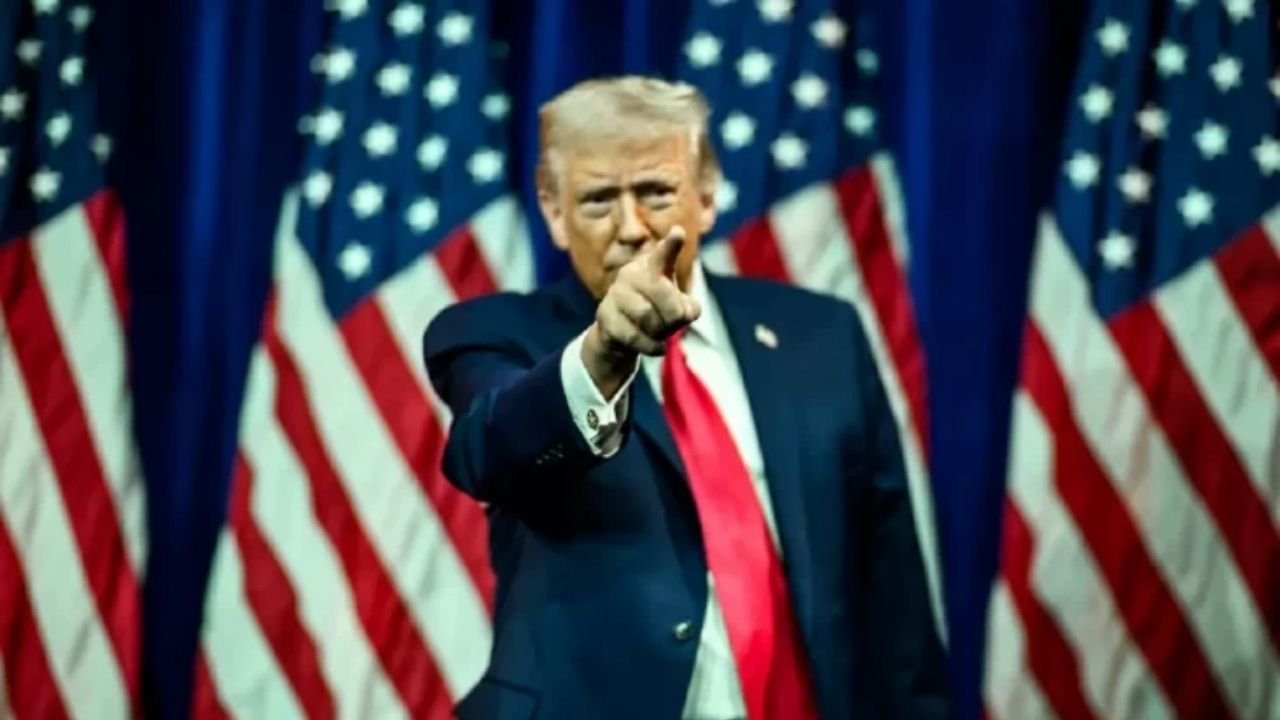 Trump Umumkan Tarif 25 Persen bagi Negara yang Berbisnis dengan Iran