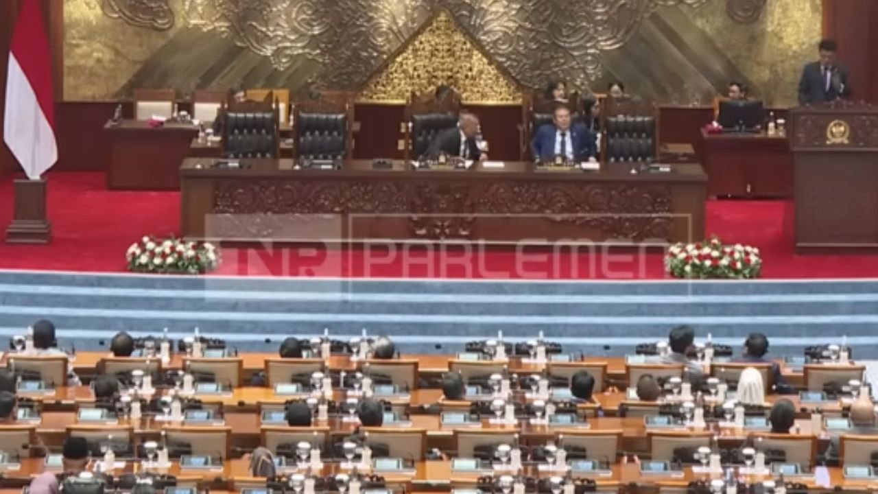 DPR Sahkan Posisi Polri Tetap di Bawah Presiden, Bukan Kementerian