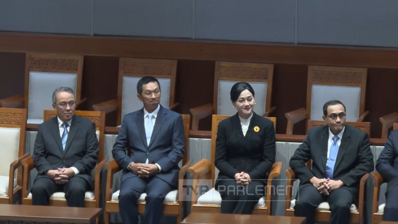 DPR Resmi Sahkan Lima Pimpinan OJK, Friderica Widyasari Dewi Pimpin sebagai Ketua