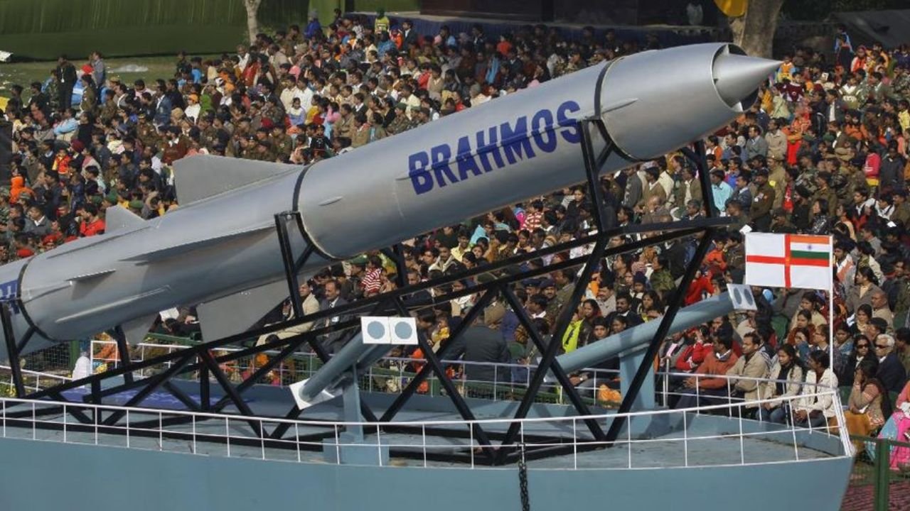 Indonesia Resmi Teken Kontrak Pembelian Rudal Supersonik BrahMos Buatan India-Rusia