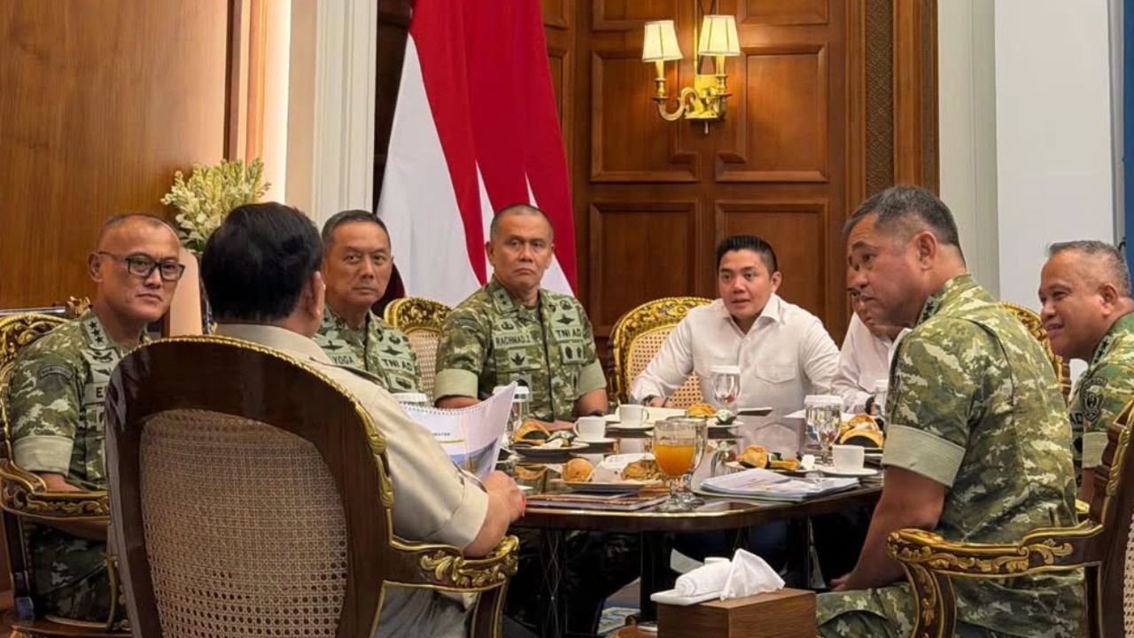 TNI AD Rampungkan 300 Jembatan Gantung Perintis dalam Tiga Bulan, Prabowo Terima Laporan KSAD