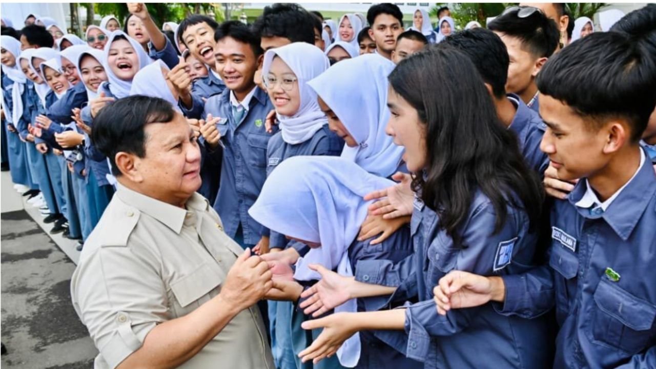 Prabowo Sambut 185 Pelajar Jawa Barat di Istana Merdeka dalam Program "Istana untuk Anak Sekolah"