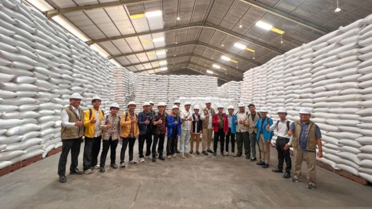 Stok Beras RI Capai 5,2 Juta Ton, Dirut Bulog Ajak Mahasiswa Tinjau Langsung Gudang di Jakarta