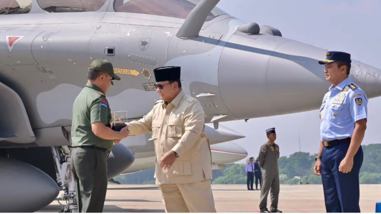 Prabowo Serahkan Enam Rafale dan Radar Canggih, Perkuat Langit Indonesia
