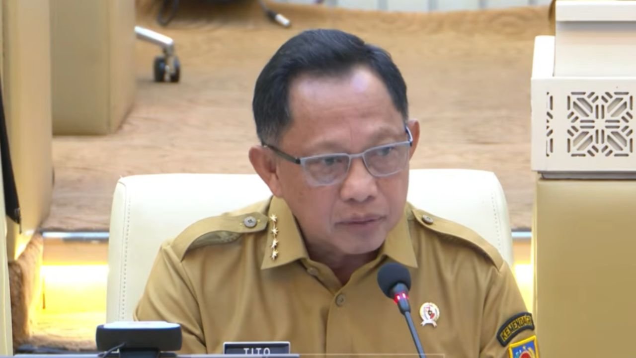 Mendagri Tito Larang Pemda Rekrut Honorer Baru, Sebut Bisa Jadi "Bom Waktu"
