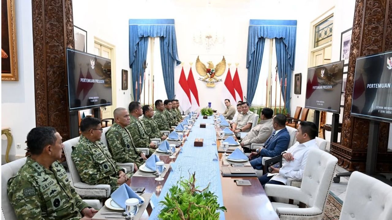 Prabowo Terima Jajaran TNI di Istana, Bahas Listrik Papua hingga Ribuan Sumur Bor