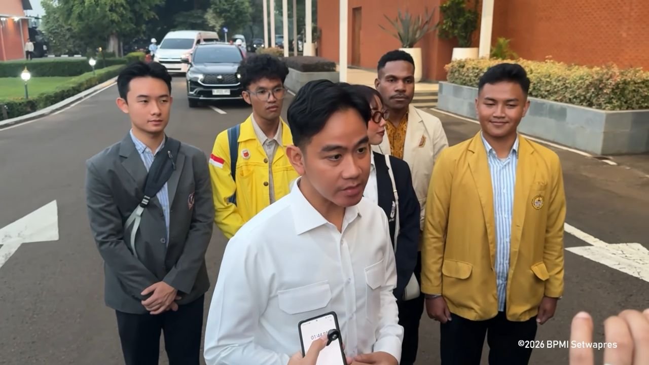 Wapres Gibran Bawa Mahasiswa ke Ende, Gorontalo, dan Papua untuk Kawal Program MBG dan Koperasi Desa