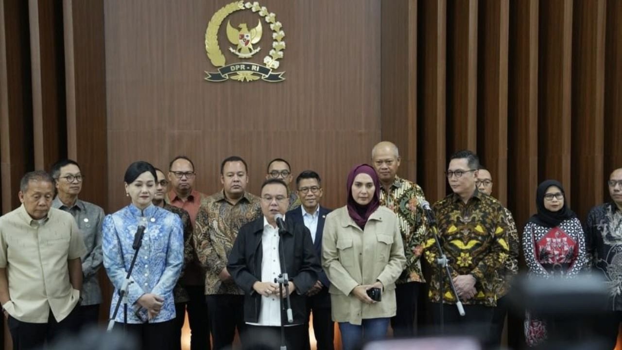 DPR, OJK, dan Direksi BEI Sepakati Pembenahan Tata Kelola Bursa