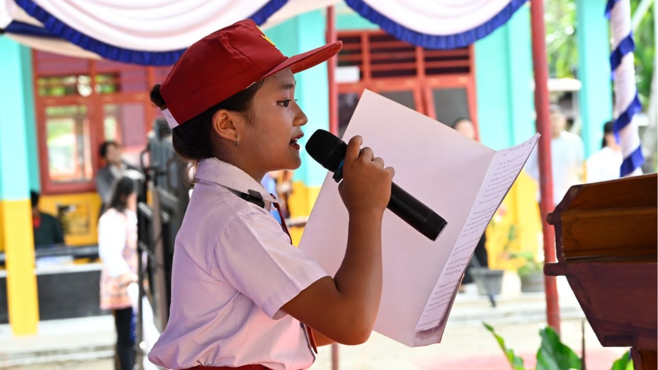 Siswi 9 Tahun dari Nias Utara Tulis "Surat Cinta" untuk Presiden Prabowo, Ceritakan MBG dan Sekolah yang Direnovasi
