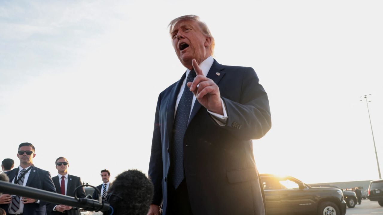 Trump Ancam Ambil Alih Selat Hormuz dan Pungut Tarif Pelayaran dari Iran