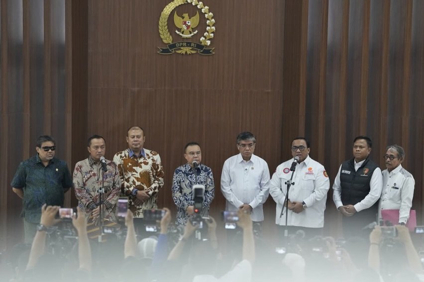 DPR dan Pemerintah Koordinasi Mitigasi PHK, Mensesneg Pimpin Satgas