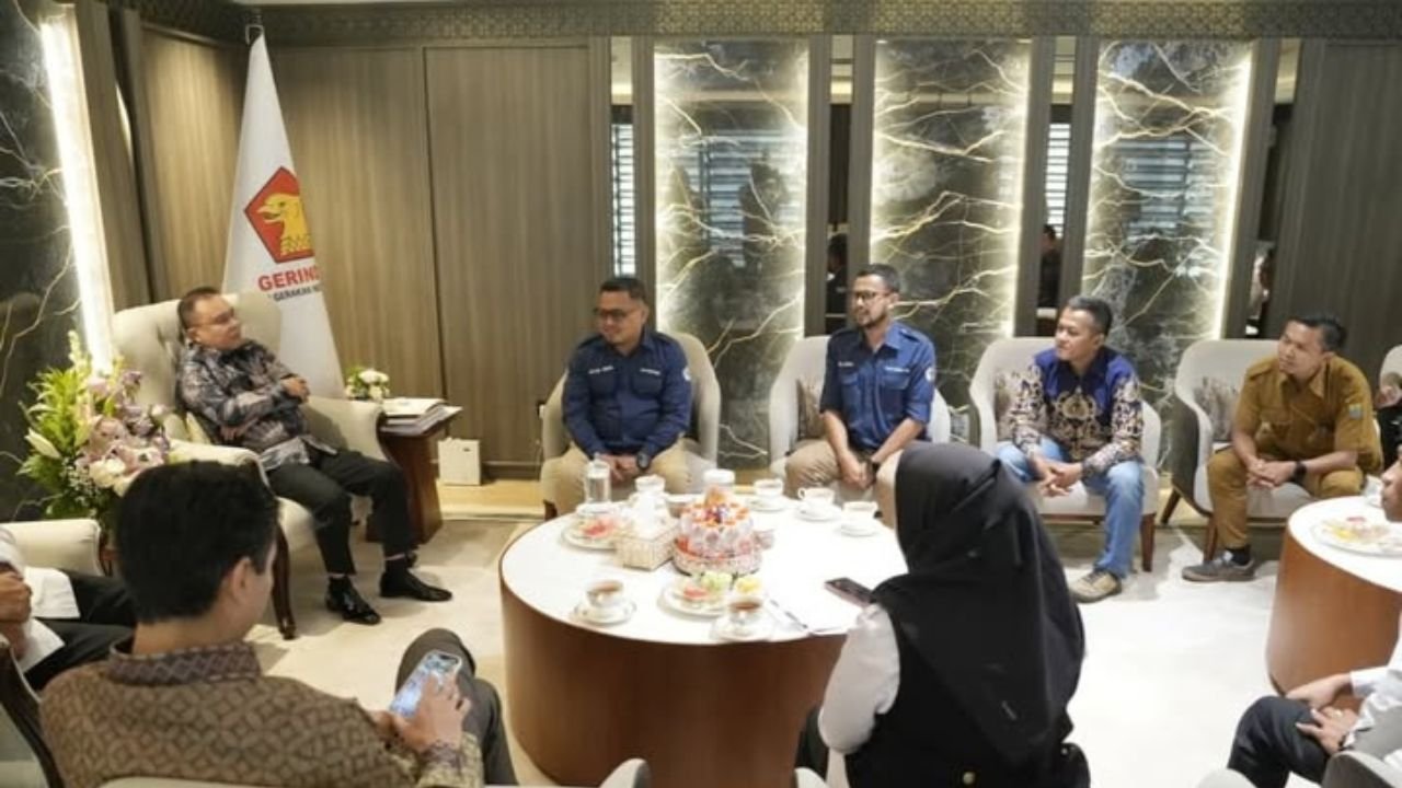 Soal Status Kepegawaian, Guru Honorer Sampaikan Aspirasi ke Pimpinan DPR