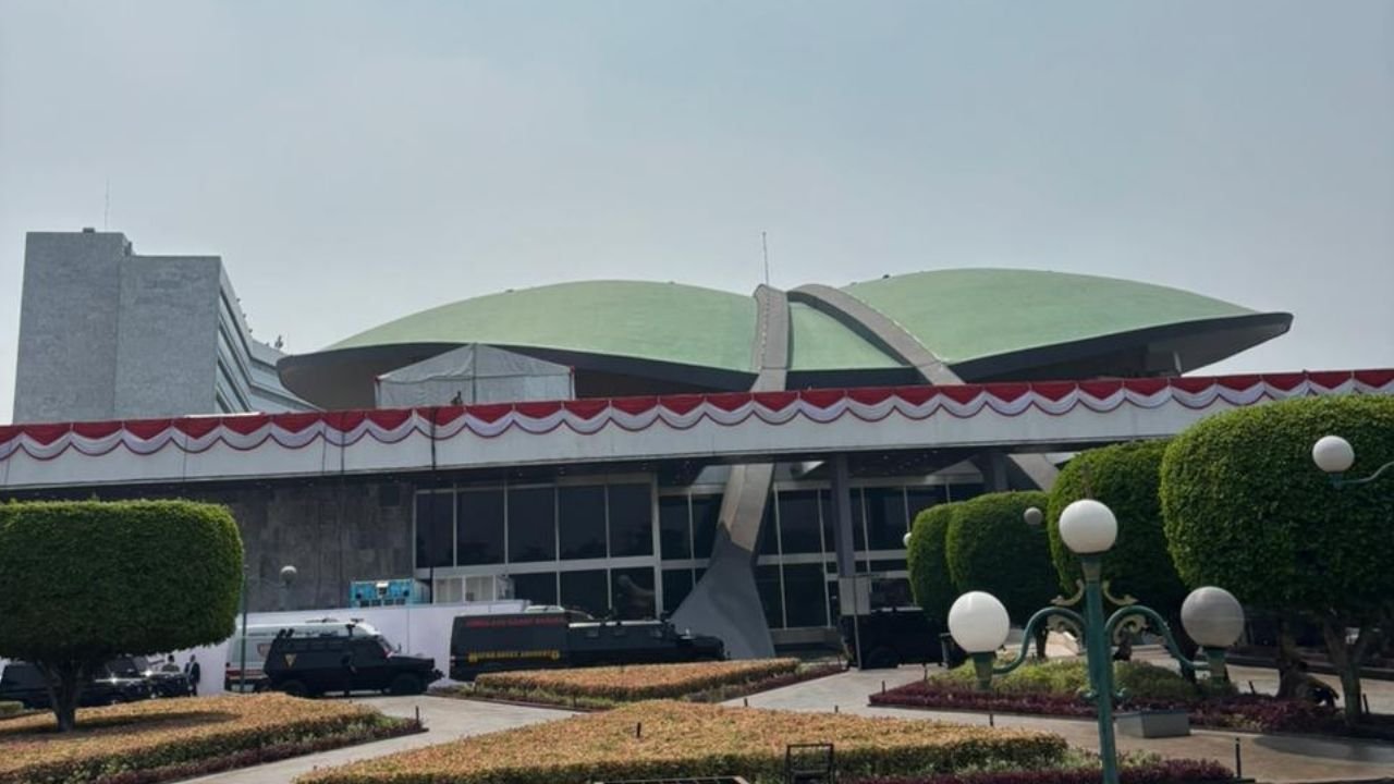Delapan WNI Diduga Direkrut Jadi Tentara Rusia, DPR Ungkap Modus Iming-iming Gaji Besar