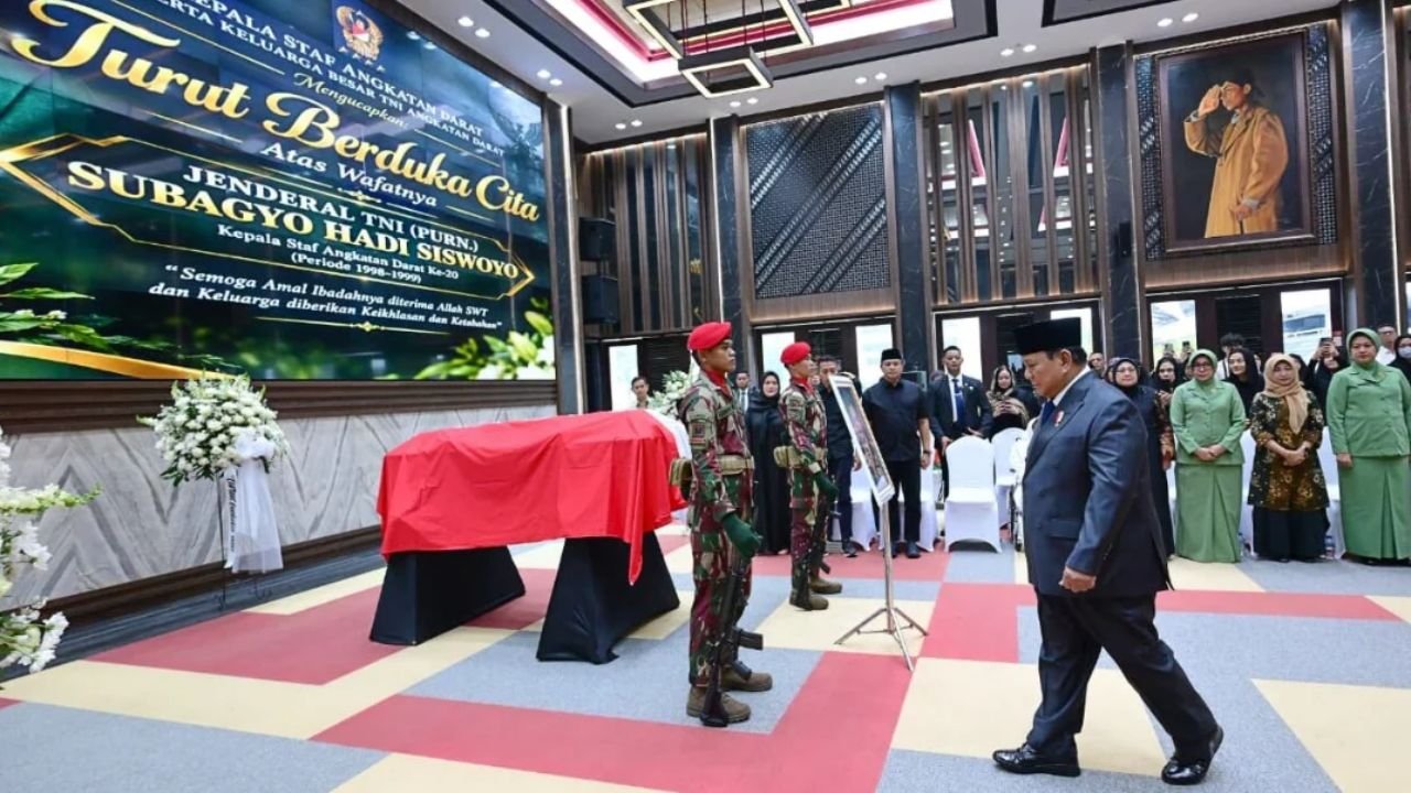 Kenang Pengabdian Subagyo H.S., Prabowo Beri Penghormatan Terakhir